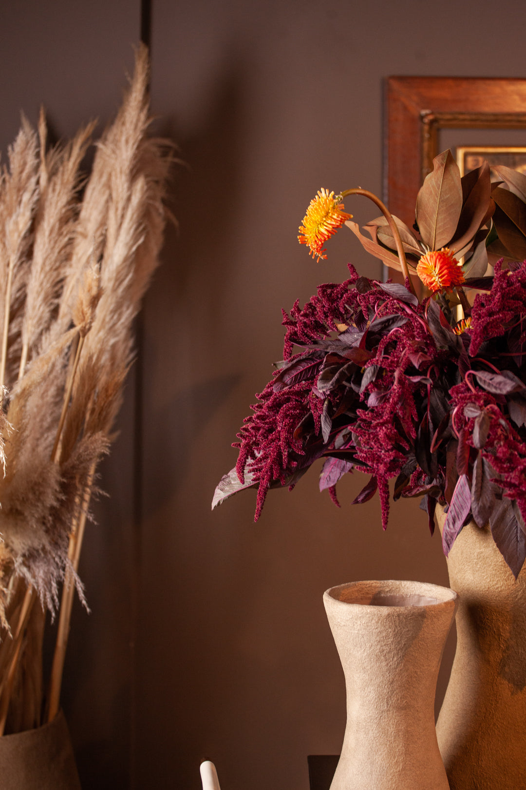 VASE L BROWN EARTH + FLOWER ARRANGEMENT