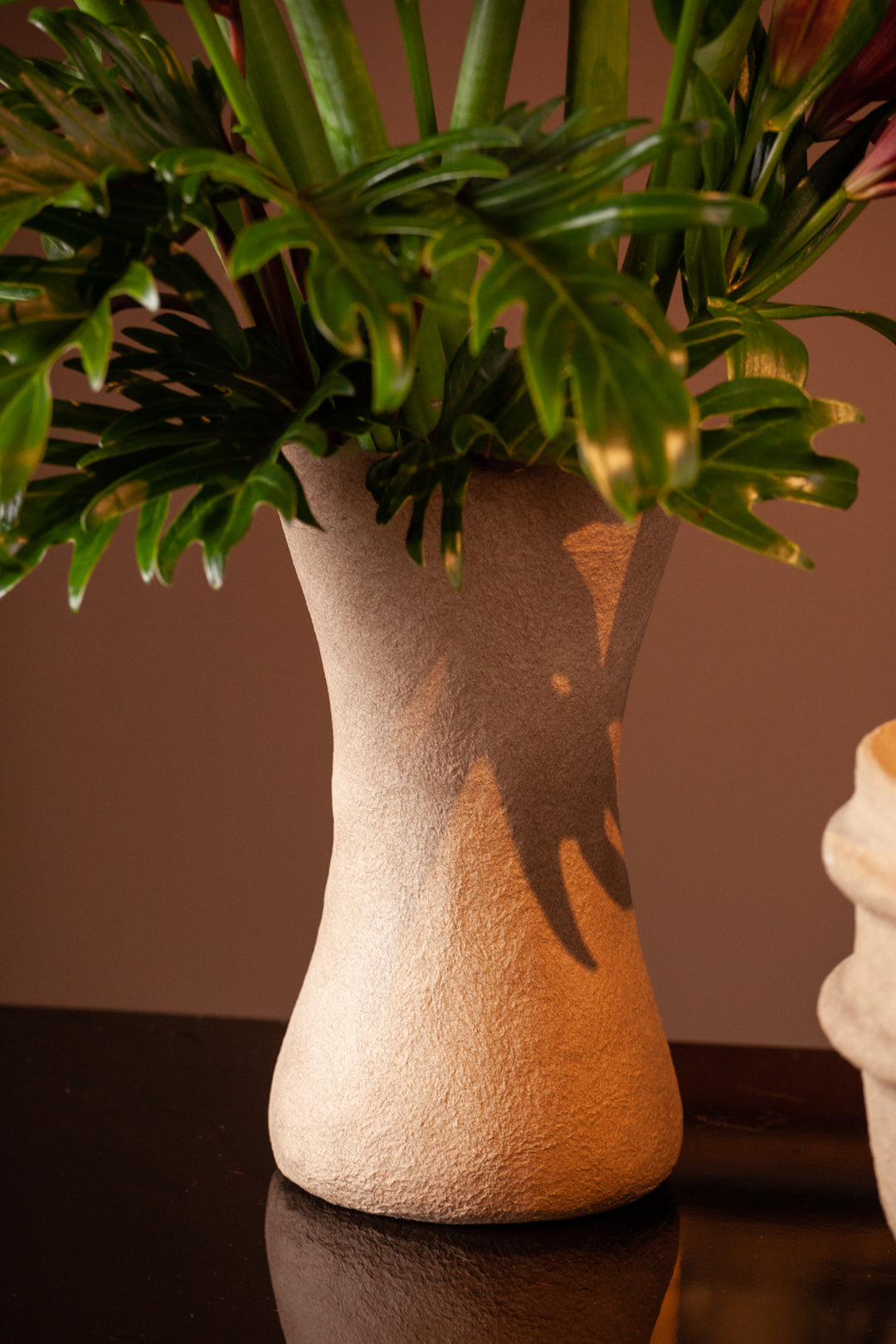 VASE S BROWN EARTH + FLOWER ARRANGEMENT